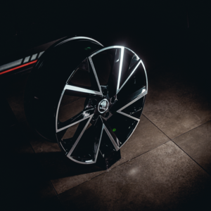 Aro Rin 18x7,5 / PCD/Manzana:5x112 / ET/Offset:50 / Color: BMF