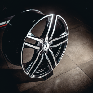 Aro Rin 19x8,5 / PCD/Manzana:5x112 / ET/Offset:45 / Color: BMF