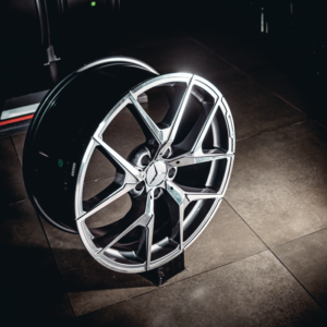 Aro Rin 19x8,5 / PCD/Manzana:5x112 / ET/Offset:45 / Color: GMF