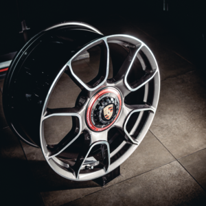 Aro Rin 20x9,5 / PCD/Manzana:5x130 / ET/Offset:45 / Color: GMF
