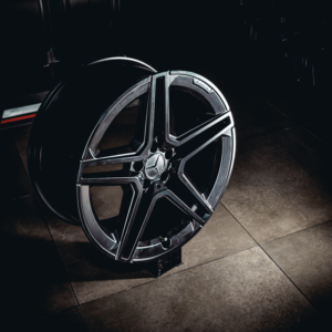 Aro Rin 20x9,5 / PCD/Manzana:5x112 / ET/Offset:40 / Color: LA5