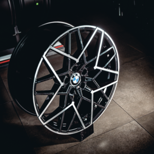 Aro Rin 20x8,5 / PCD/Manzana:5x120 / ET/Offset:33 / Color: BMF