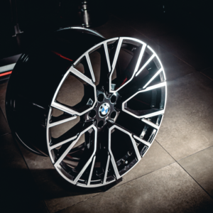 Aro Rin 21x10,5 / PCD/Manzana:5x112 / ET/Offset:40 / Color: BMF
