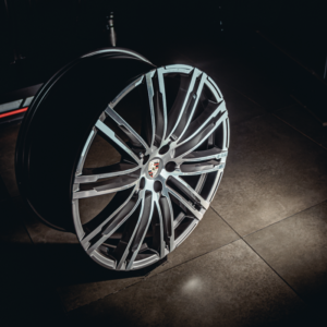 Aro Rin 21x9 / PCD/Manzana:5x112 / ET/Offset:26 / Color: GMF
