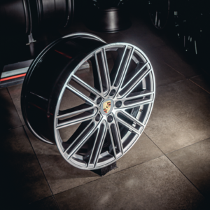 Aro Rin 21x9,5 / PCD/Manzana:5x130 / ET/Offset:65 / Color: GMF