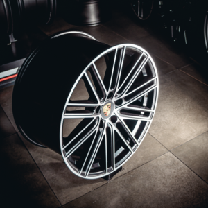 Aro Rin 21x11,5 / PCD/Manzana:5x130 / ET/Offset:60 / Color: MBMF