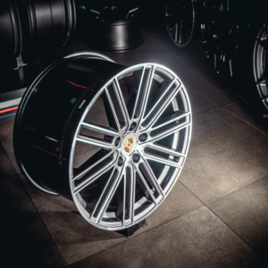 Aro Rin 21x11,5 / PCD/Manzana:5x130 / ET/Offset:65 / Color: GMF