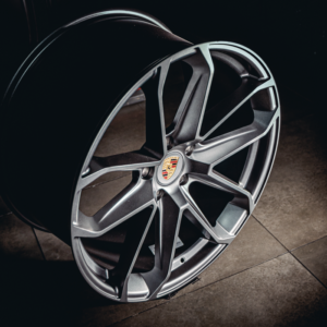 Aro Rin 22x11,5 / PCD/Manzana:5x130 / ET/Offset:61 / Color: SGM